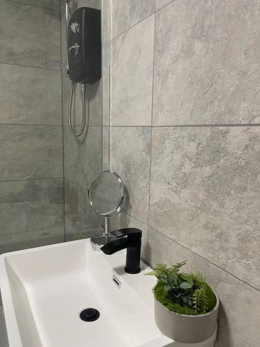 Modern 2 Bedroom City Apartment غلاسغو المظهر الخارجي الصورة